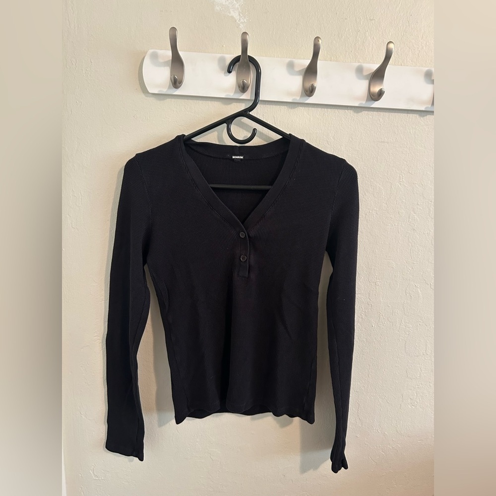 Monrow Black V-Neck‎ Buttoned Women's Top